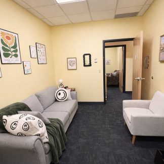 leslie-nunez-office-eden-therapy-center